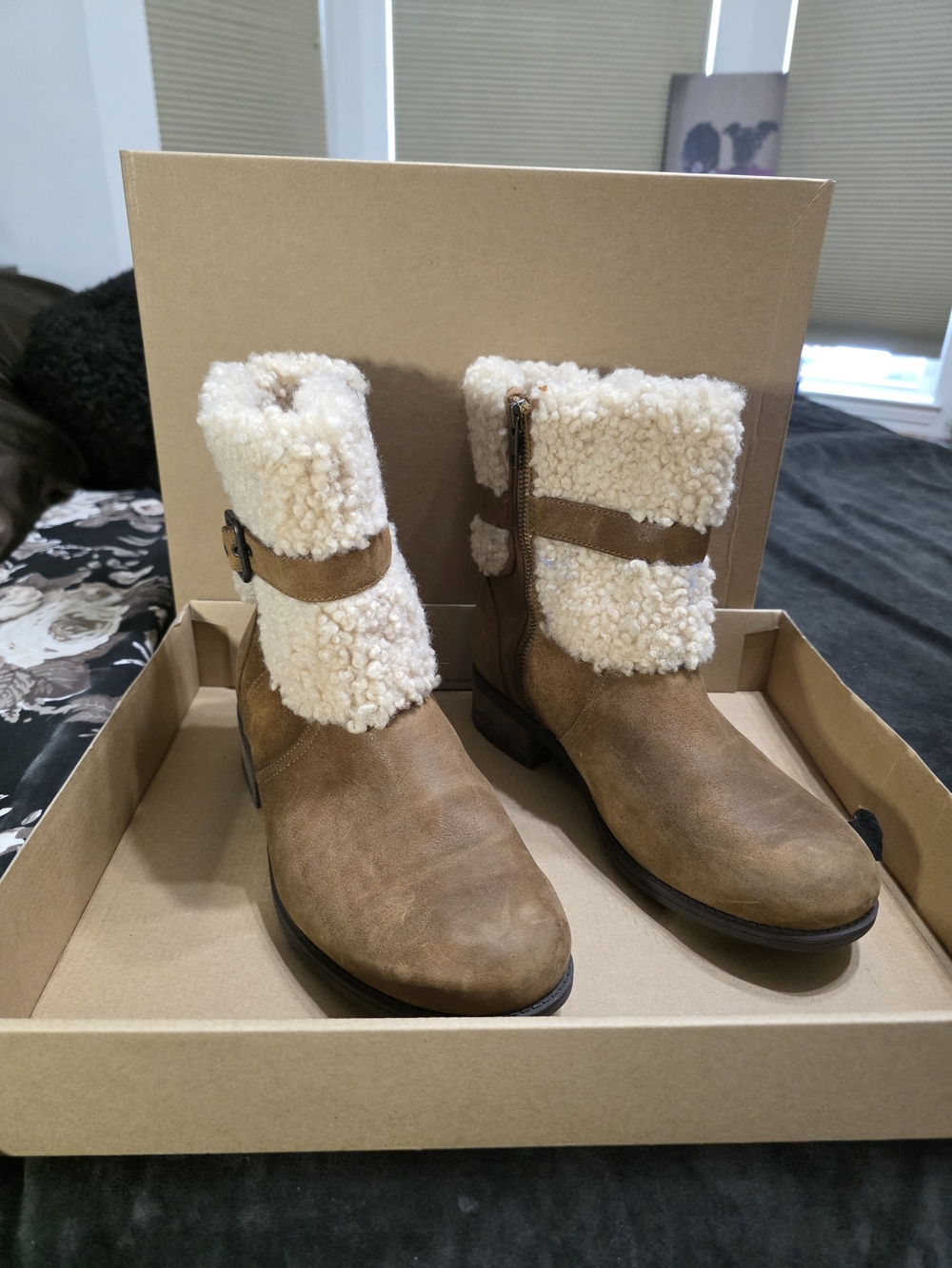 UGG Women's Blayre II Chestnut Boots Sized 9